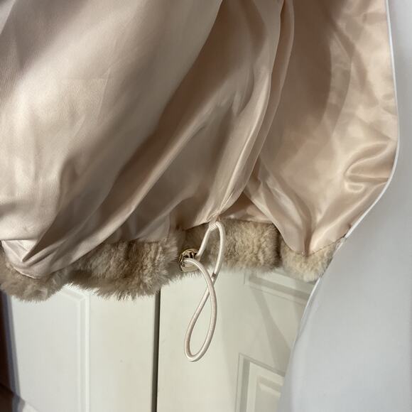 White House Black Market Beige Faux Fur Stripped Cropped Drawcord Hip Vest S - Picture 5 of 9